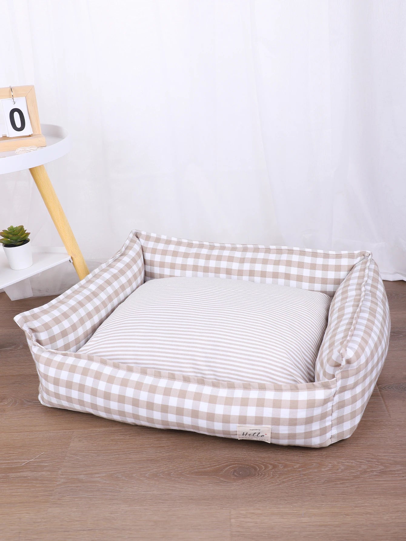“Comfy Pet Bed – Soft, Washable & Size-Friendly”